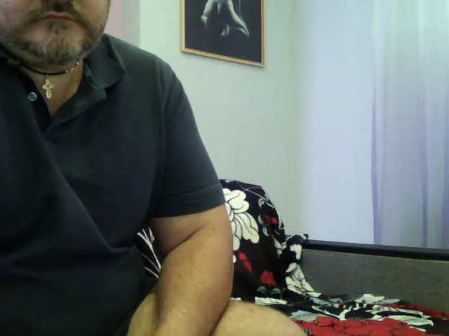 Live sex webcam photo for uckyCoupleXXX #273471950