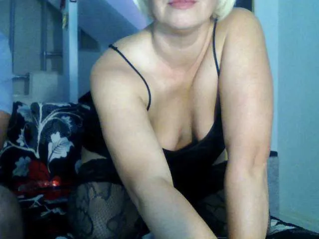 Live sex webcam photo for uckyCoupleXXX #276421963