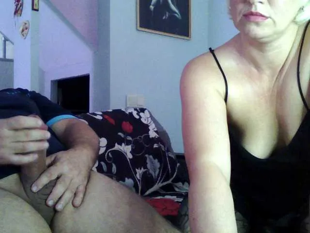 Live sex webcam photo for uckyCoupleXXX #276564488