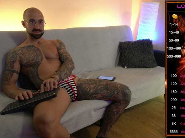 Live sex webcam photo for uncut-hugecock-stud #277912628