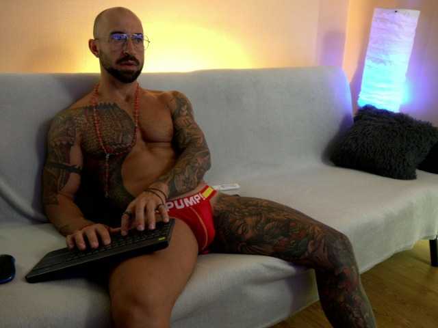 Live sex webcam photo for uncut-hugecock-stud #278214546