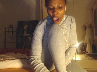 Live sex webcam photo for urblackcherry #152053174