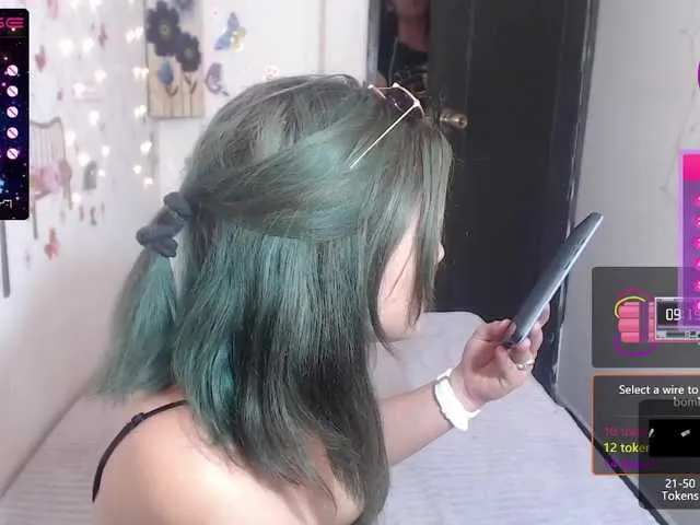 Live sex webcam photo for valehot-777 #273440143