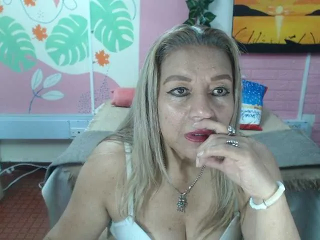Live sex webcam photo for valeria-sexy #292424685