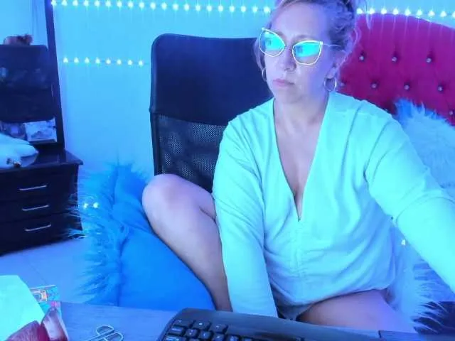 Live sex webcam photo for valerysweett1 #277599985