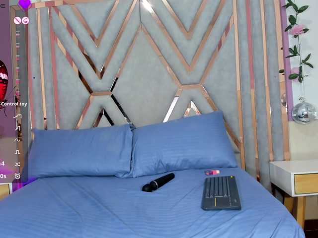 Live sex webcam photo for vanesaa-mejia #292393187