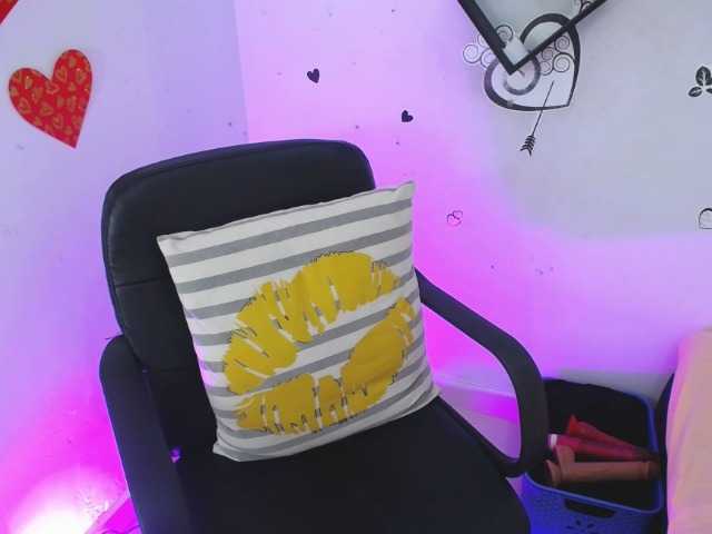 Live sex webcam photo for vanessarousse #272646397