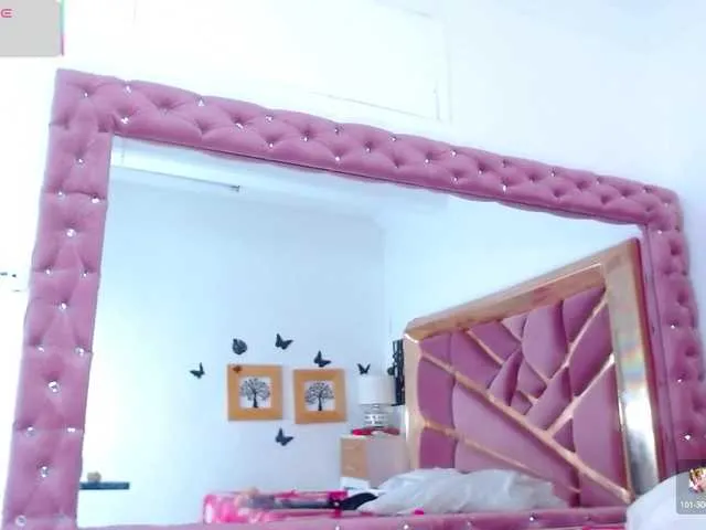 Live sex webcam photo for vanewilss1 #290604383