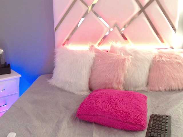 Live sex webcam photo for venus-silk #272831980