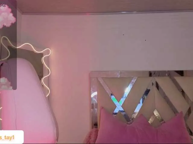 Live sex webcam photo for venus-tay #277963228