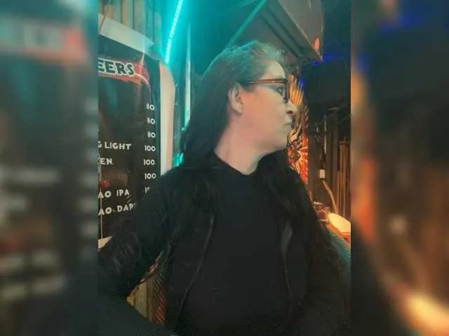 Live sex webcam photo for venusx1 #292335176