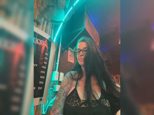 Live sex webcam photo for venusx1 #292423004