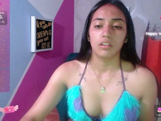 Live sex webcam photo for vicctoria-mia #277954737