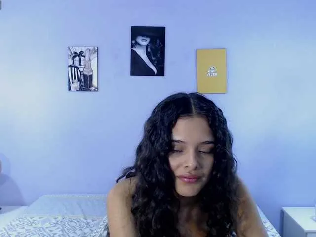 Live sex webcam photo for vicky-rey #280491151