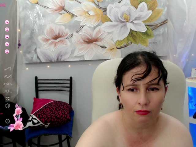 Live sex webcam photo for victoria-jones #277934072