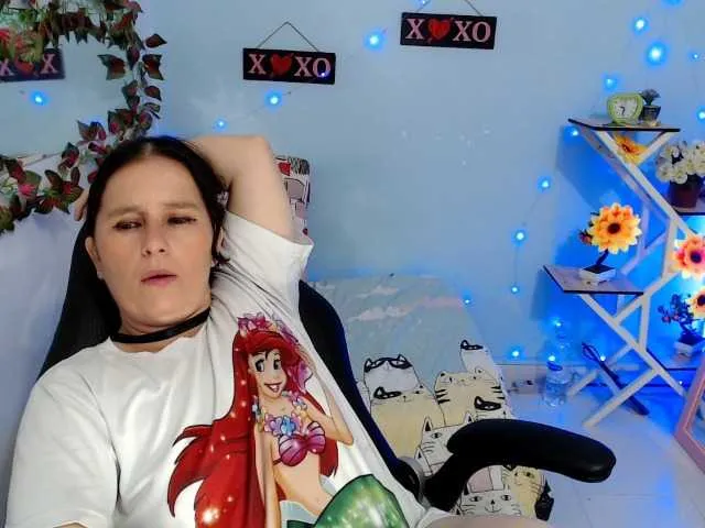 Live sex webcam photo for victoria-jones #291474694