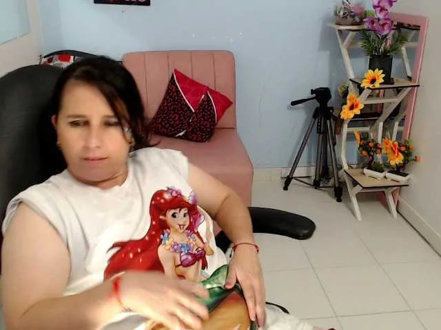 Live sex webcam photo for victoria-jones #292156553