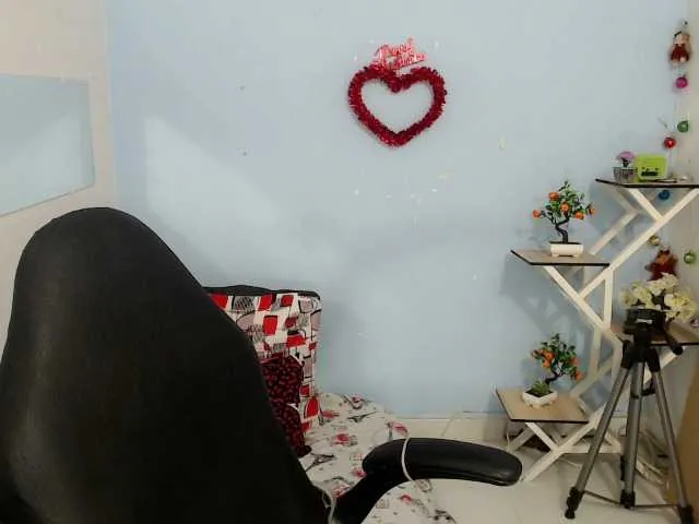 Live sex webcam photo for victoria-jones #292395896