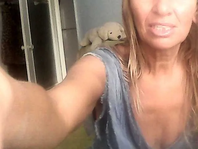 Live sex webcam photo for victoria71 #277945326