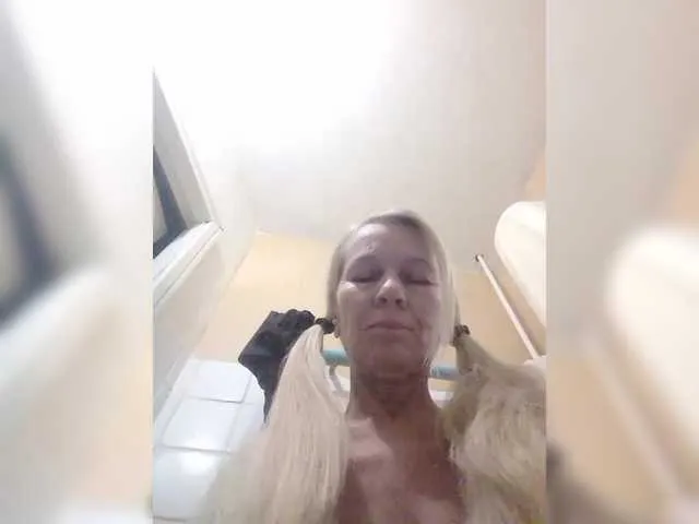 Live sex webcam photo for victoria71 #292115668