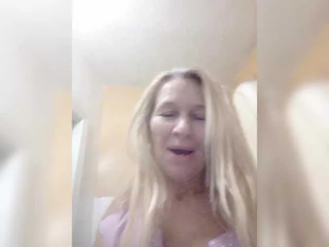 Live sex webcam photo for victoria71 #292408861