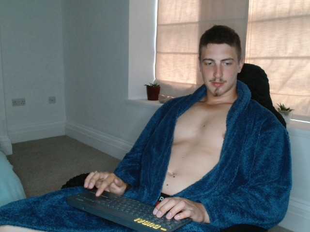 Live sex webcam photo for victoronly4u #275607355