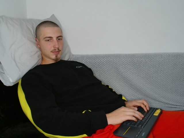 Live sex webcam photo for victoronly4u #276989122