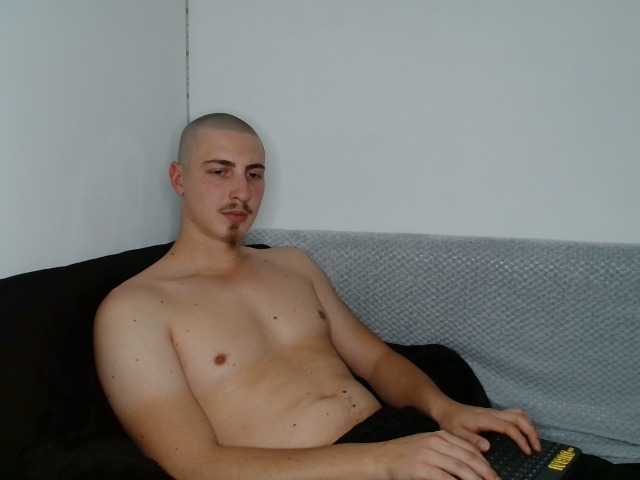 Live sex webcam photo for victoronly4u #277043321