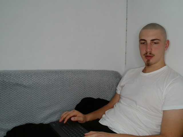 Live sex webcam photo for victoronly4u #277063024