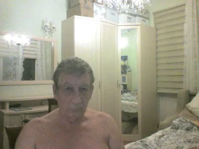 Live sex webcam photo for vikttimmm #290622821