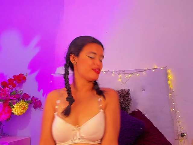 Live sex webcam photo for vinasky01 #274325660