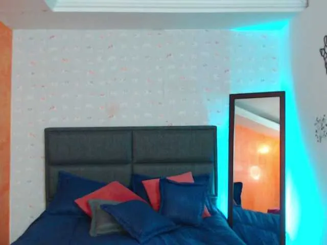 Live sex webcam photo for violet-03 #273564427