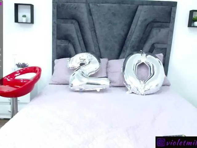Live sex webcam photo for violet-miller #272573376