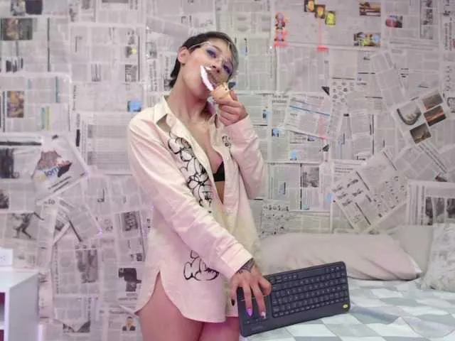 Live sex webcam photo for violetgiles #274189220