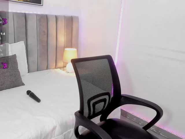 Live sex webcam photo for violethilton #278140208