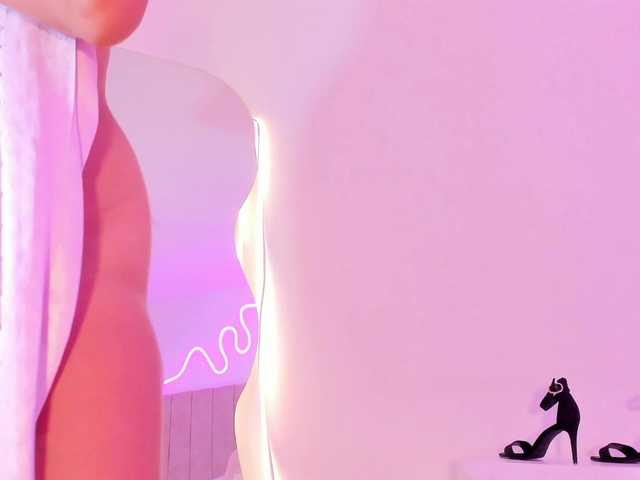 Live sex webcam photo for violethilton #291053094