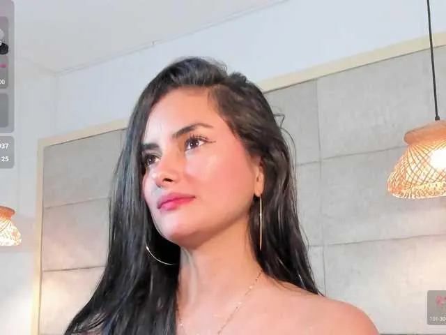 Live sex webcam photo for violethilton #292405512