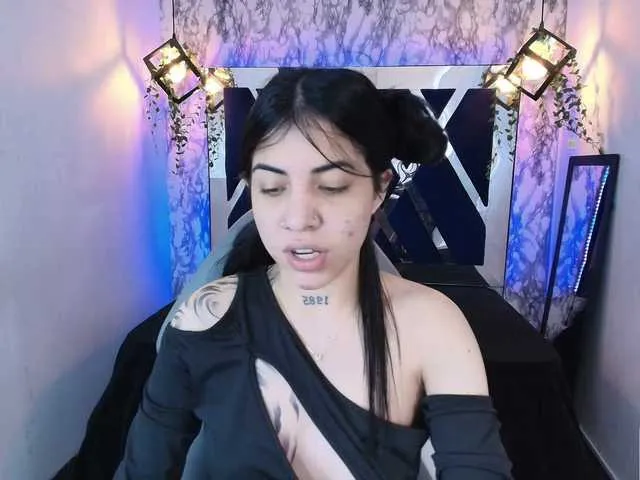 Live sex webcam photo for violetsmith #292382448