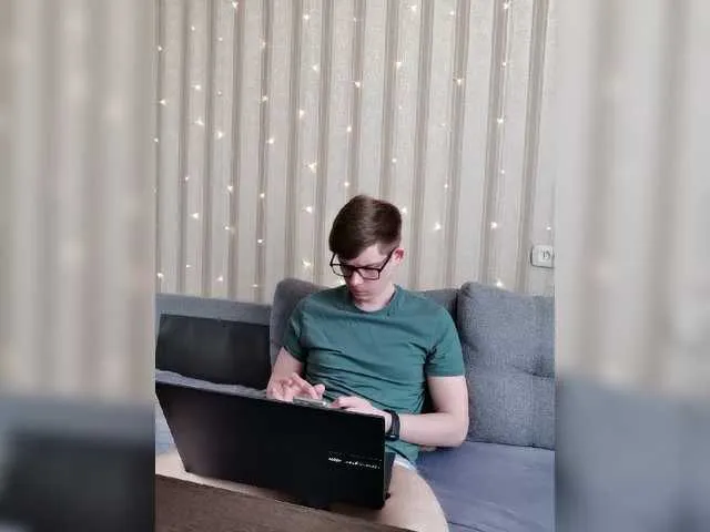 Live sex webcam photo for vladcat23 #277836433