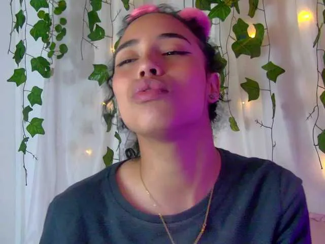 Live sex webcam photo for vvalyys #276175518