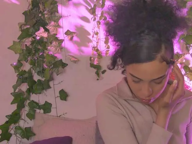 Live sex webcam photo for vvalyys #276339857