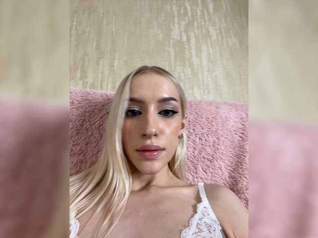 Live sex webcam photo for weaksii #273111329