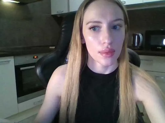 Live sex webcam photo for weaksii #292384606