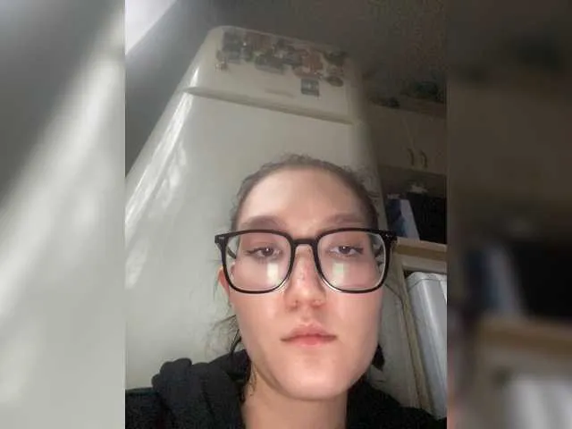 Live sex webcam photo for weirdokid #272674113