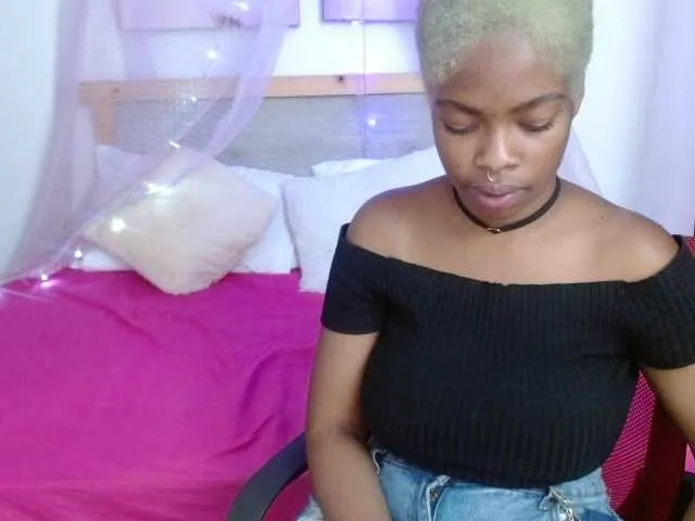 Live sex webcam photo for wendy-heinz #273621549