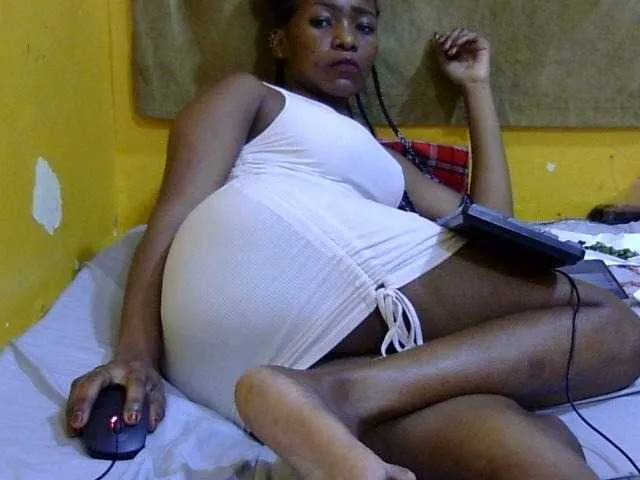 Live sex webcam photo for wet-doll1 #278299499