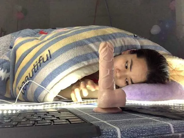 Live sex webcam photo for wettt12910 #272479940