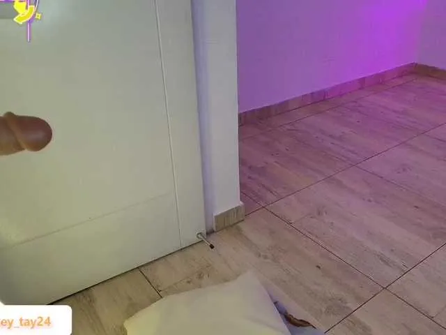 Live sex webcam photo for whitney-tay #290866701