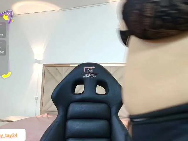 Live sex webcam photo for whitney-tay #290900903