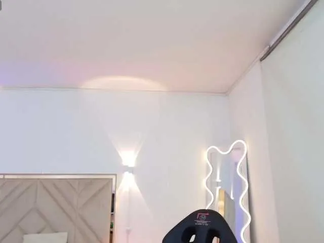 Live sex webcam photo for whitney-tay #291283568